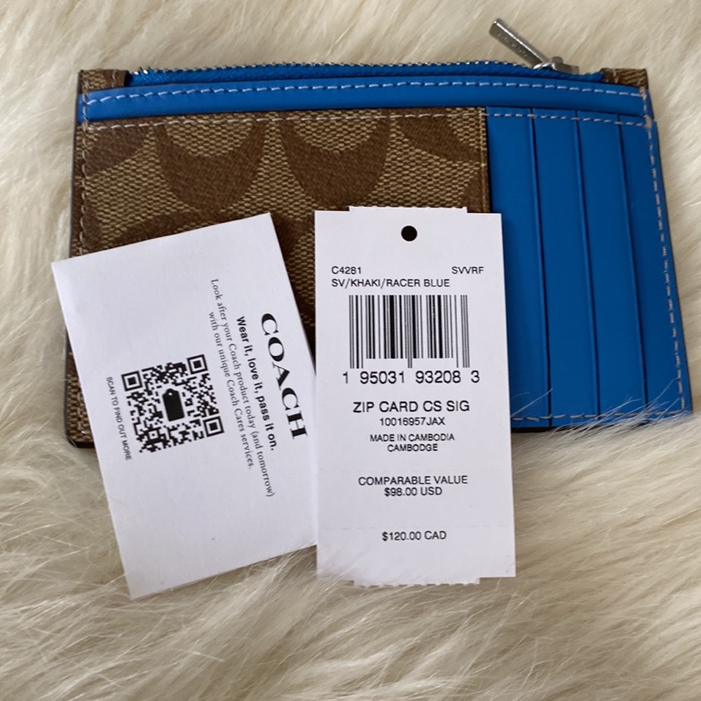 Coach Cardcase in Signature Canvas - Picture 4 of 4